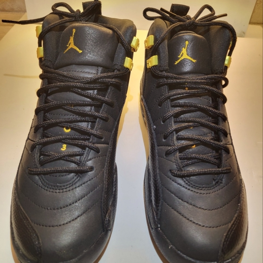 AIR JORDAN 12 RETRO Size 6 big boys